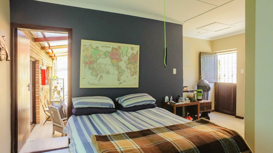 4 Bedroom Property for Sale in Wavecrest Eastern Cape
